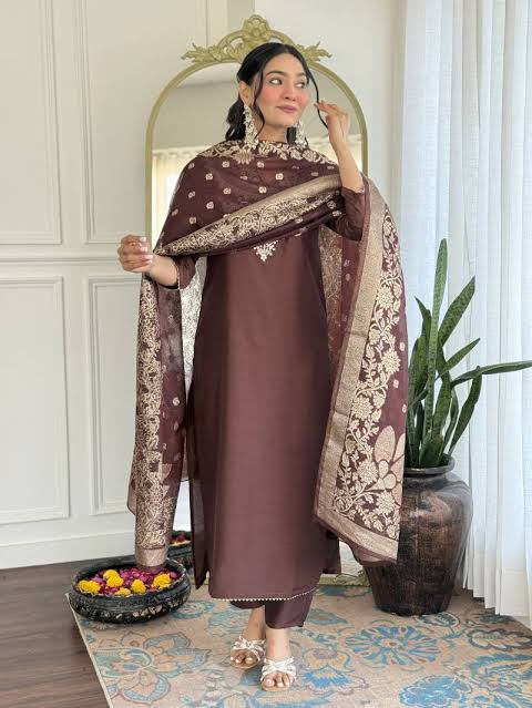 Mridvi Women’s Silk Embroidered Kurta Pant Set with Dupatta – Festive Ethnic Wear