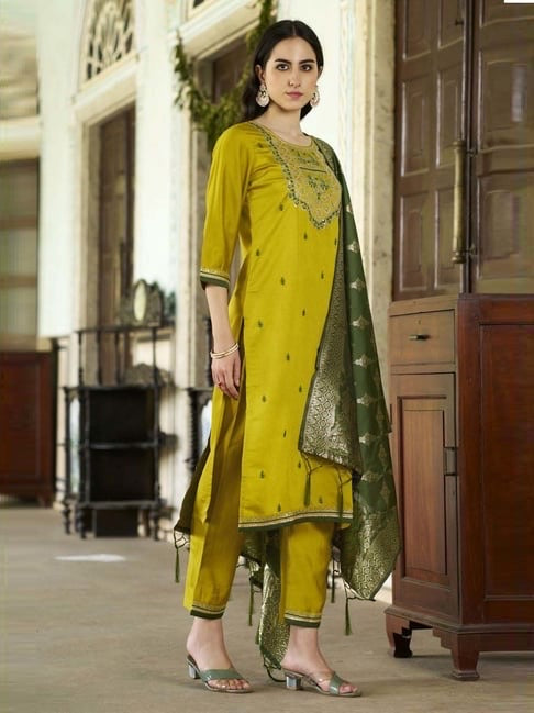 Abha Festive Embroidered Kurti Set