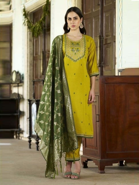 Abha Festive Embroidered Kurti Set