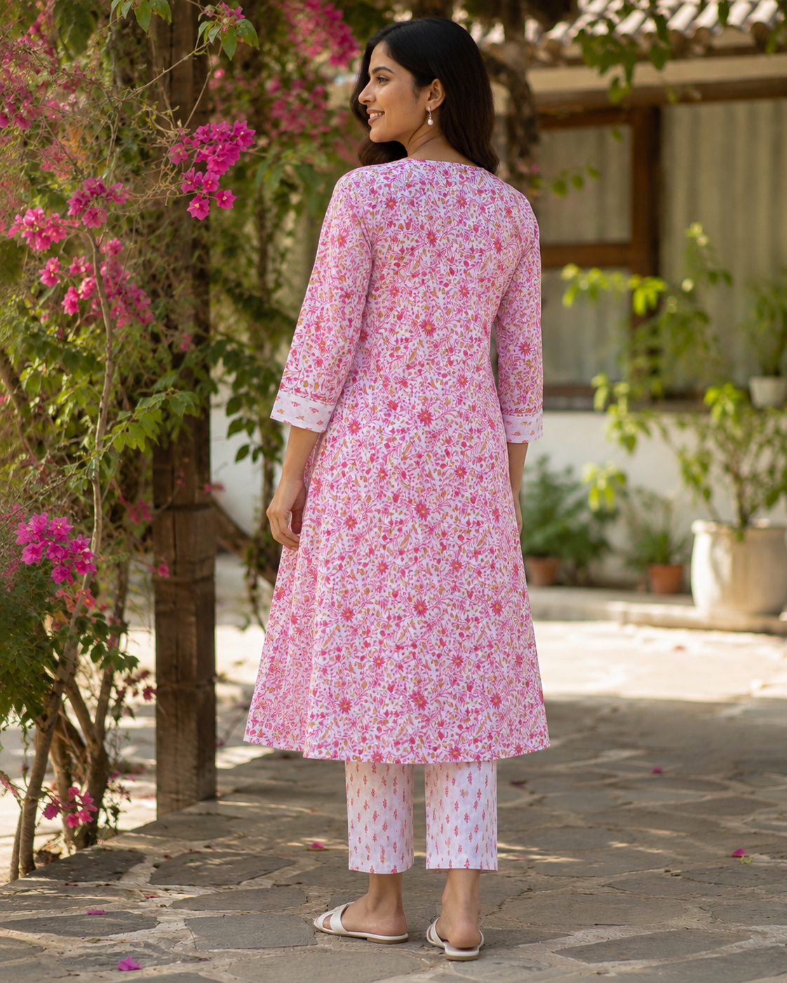 Mishri Pink & white floral print Cotton Kurta Pant Set with lining