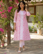 Mishri Pink & white floral print Cotton Kurta Pant Set with lining