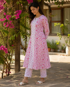 Mishri Pink & white floral print Cotton Kurta Pant Set with lining